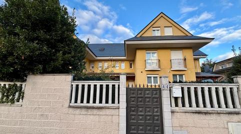 Foto 2 de Casa adosada en venda a Calle Ramon Carnicer  en  Ponferrada, Centro, León