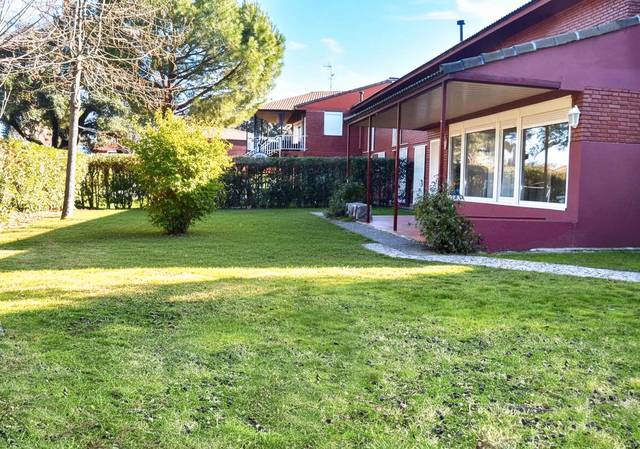 Casa adosada en Alquiler en Paseo de los Parques, 31 en Encinar de los Reyes