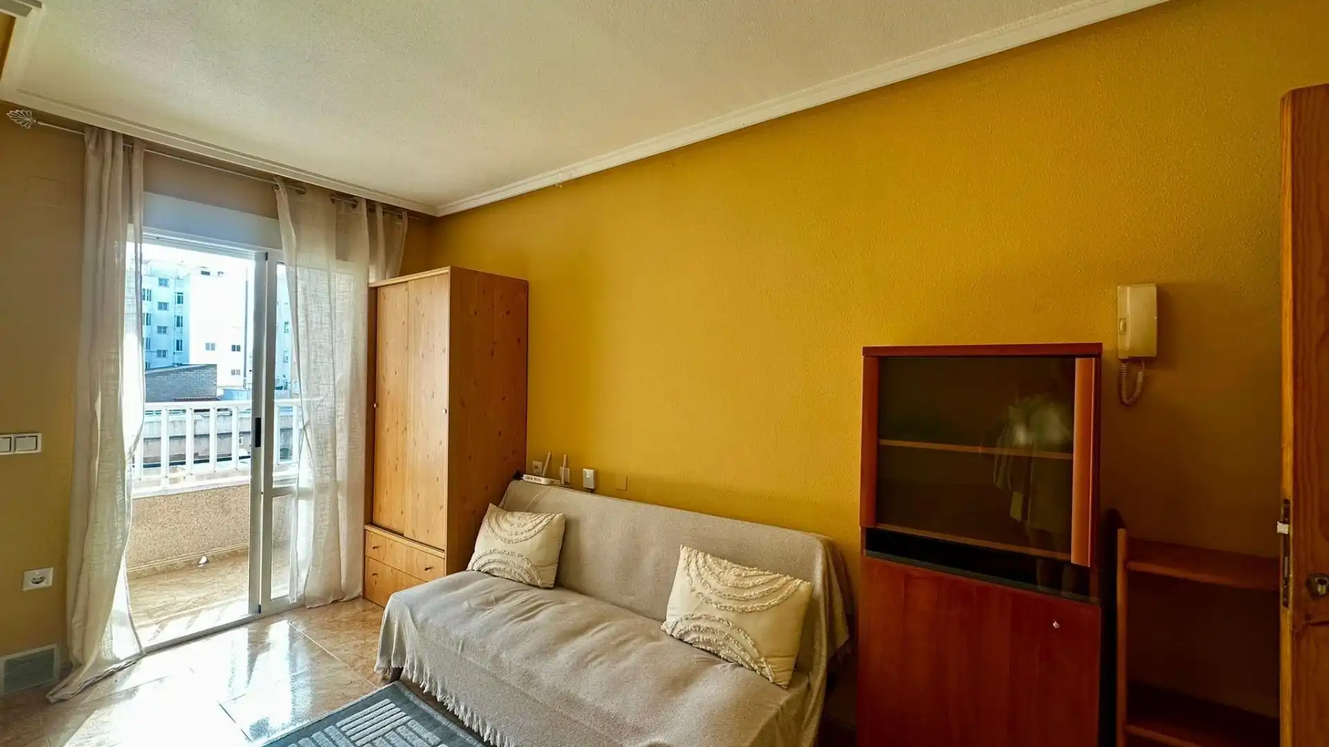 Habitación de Apartamento en venta en Torrevieja con Amueblado, Balcón y Piscina comunitaria