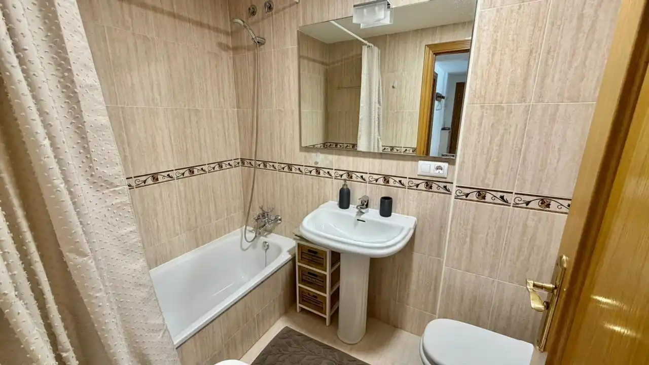 Bathroom of Apartments for rent in Villajoyosa / La Vila Joiosa  with Heating