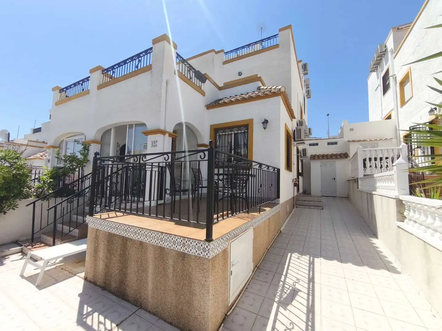 Vista exterior de Dúplex en venda en Orihuela amb Terrassa, Piscina i Moblat