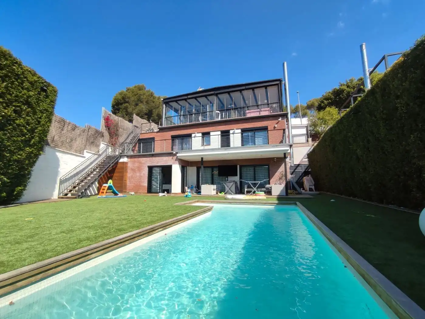 Swimming pool of Houses for sale in Castelldefels  with Air Conditioner, Heating and Private garden
