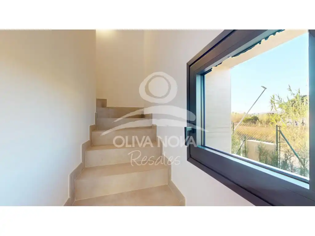 Detached homes for sale in Calle Degas, Oliva Nova