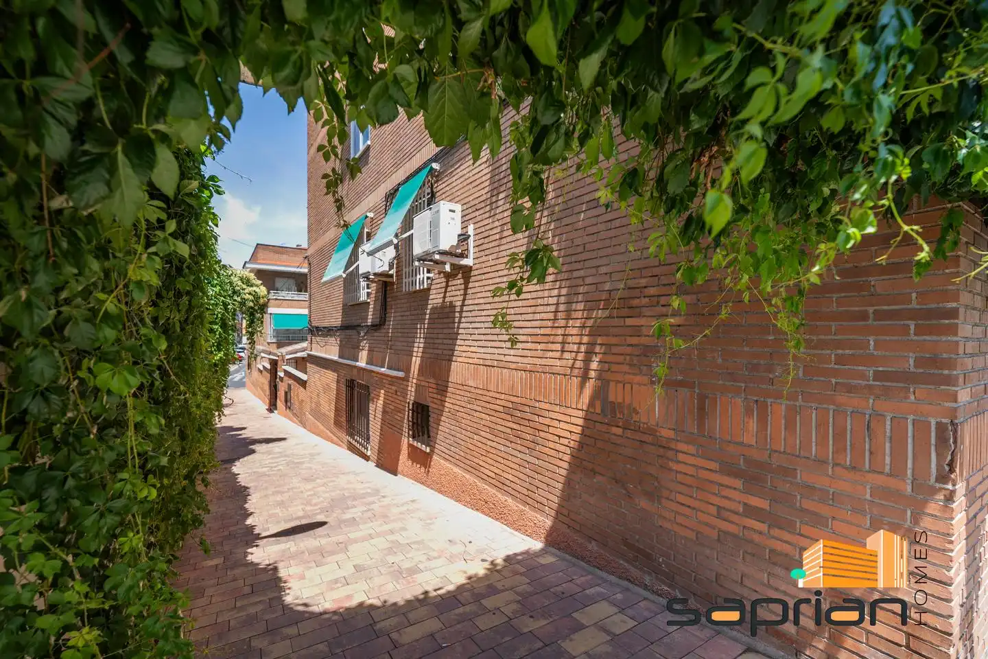 Außenansicht von Erdgeschoss zum Verkauf in Pozuelo de Alarcón mit Heizung und Gemeinschaftspool