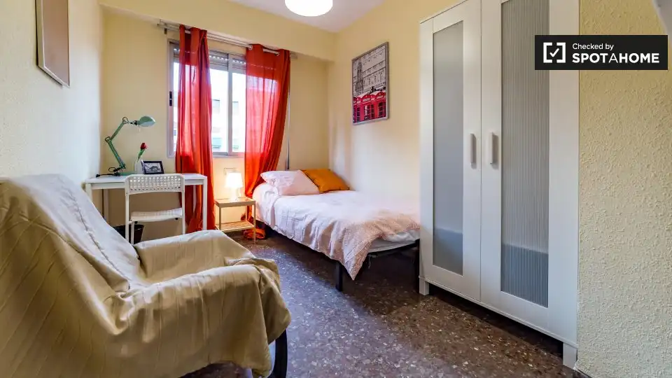 Bedroom of Flat for rent in Valencia  with Air Conditioner, Heating and Furnished
