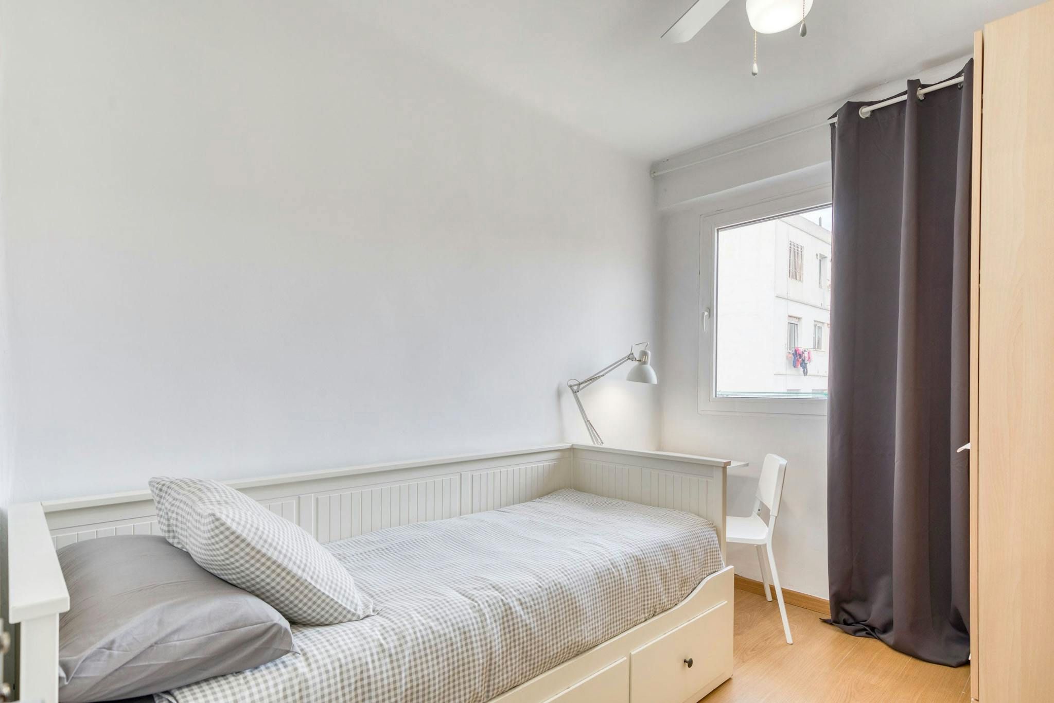 Bedroom of Flat to share in  Valencia Capital  with Furnished and TV