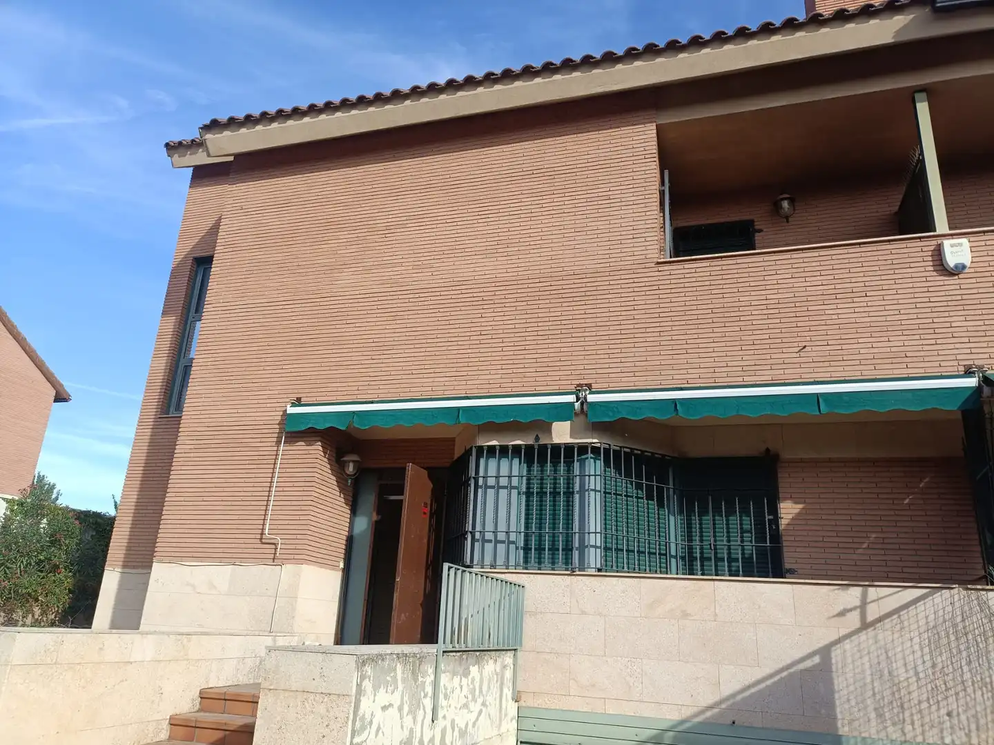 Detached homes for sale in C/ Almendros, La Montaña - El Cortijo