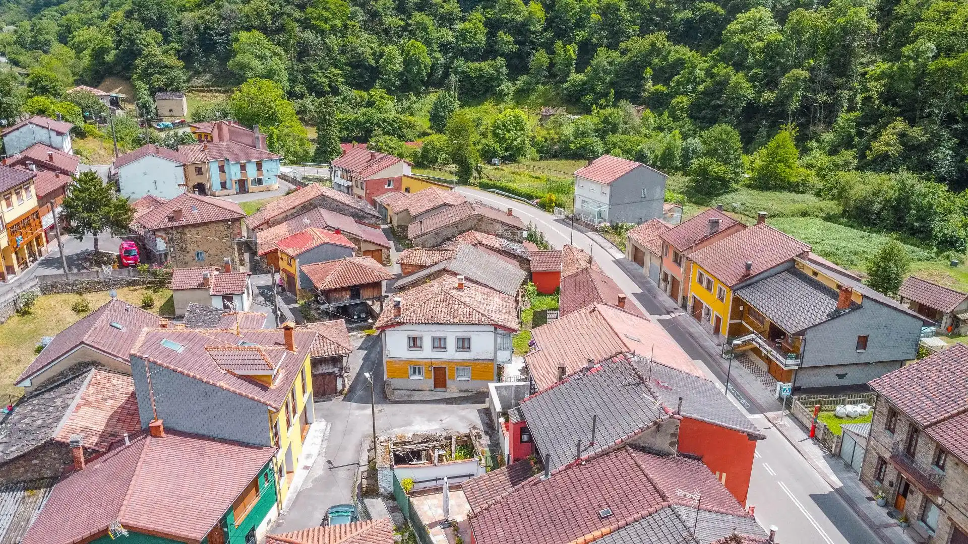 Vista exterior de Casa adosada en venda en Aller amb Traster