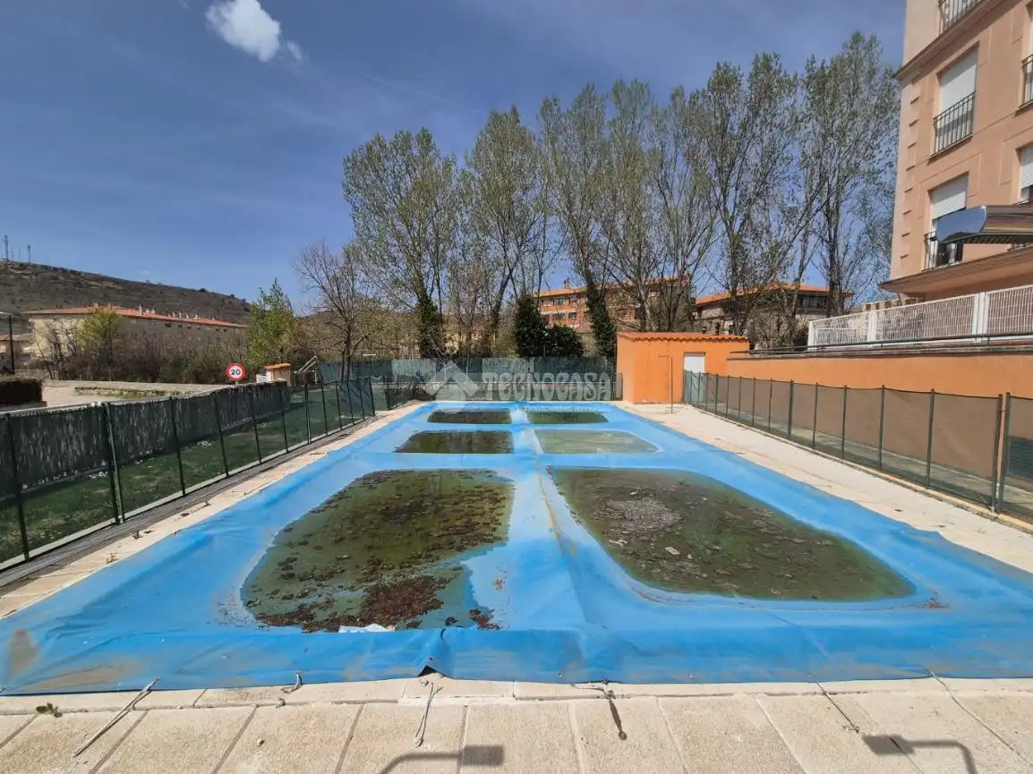 Piscina de Piso en venta en Sigüenza con Terraza