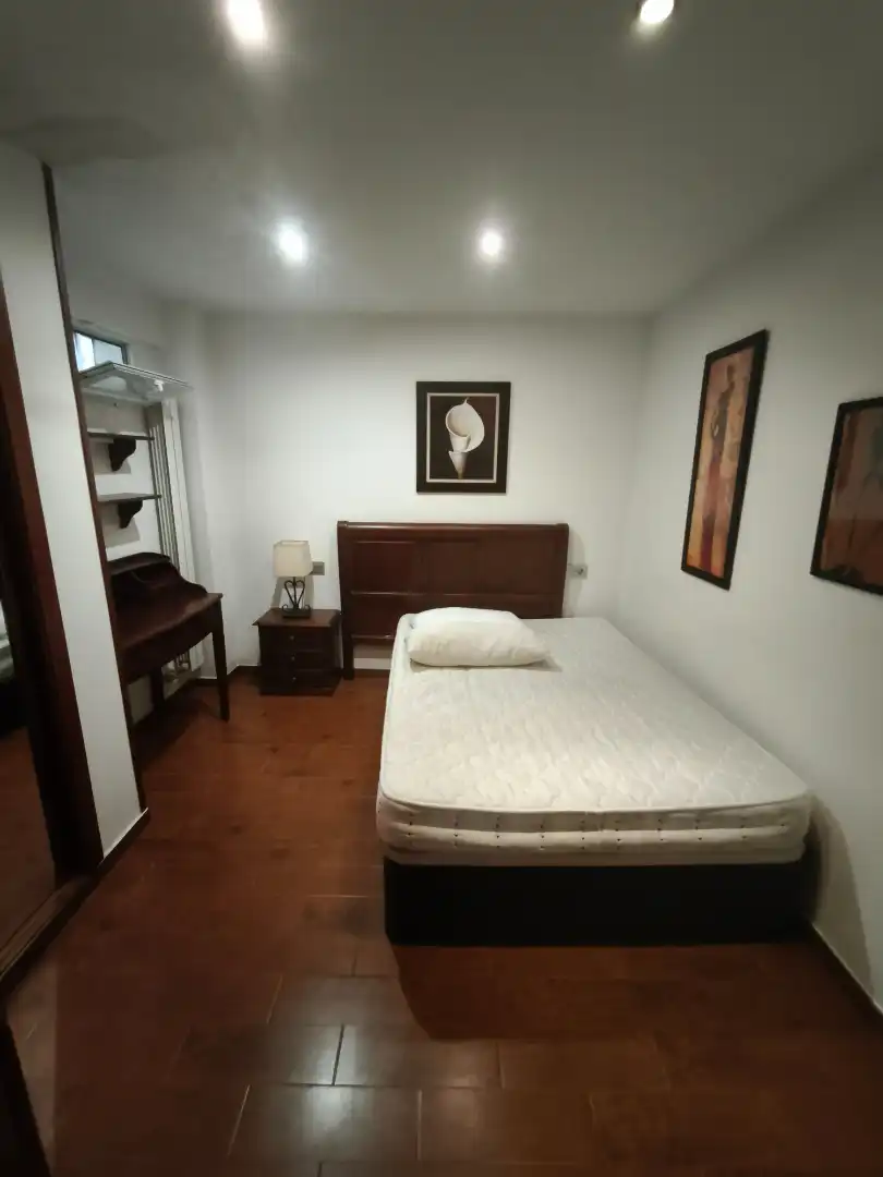Habitación de Piso en venta en Santiago de Compostela  con Calefacción, Parquet y Amueblado