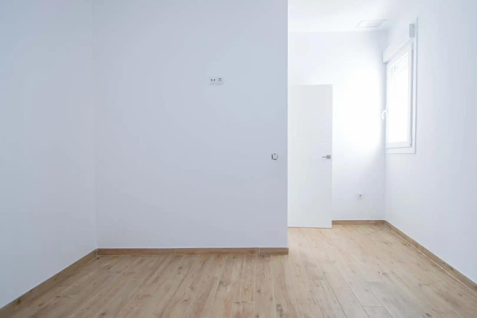 Schlafzimmer von Dachboden zum Verkauf in Sevilla mit Klimaanlage, Terrasse und Balkon