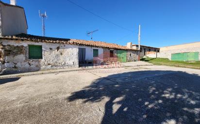 Vista exterior de Casa o xalet en venda en Mingorría amb Jardí privat