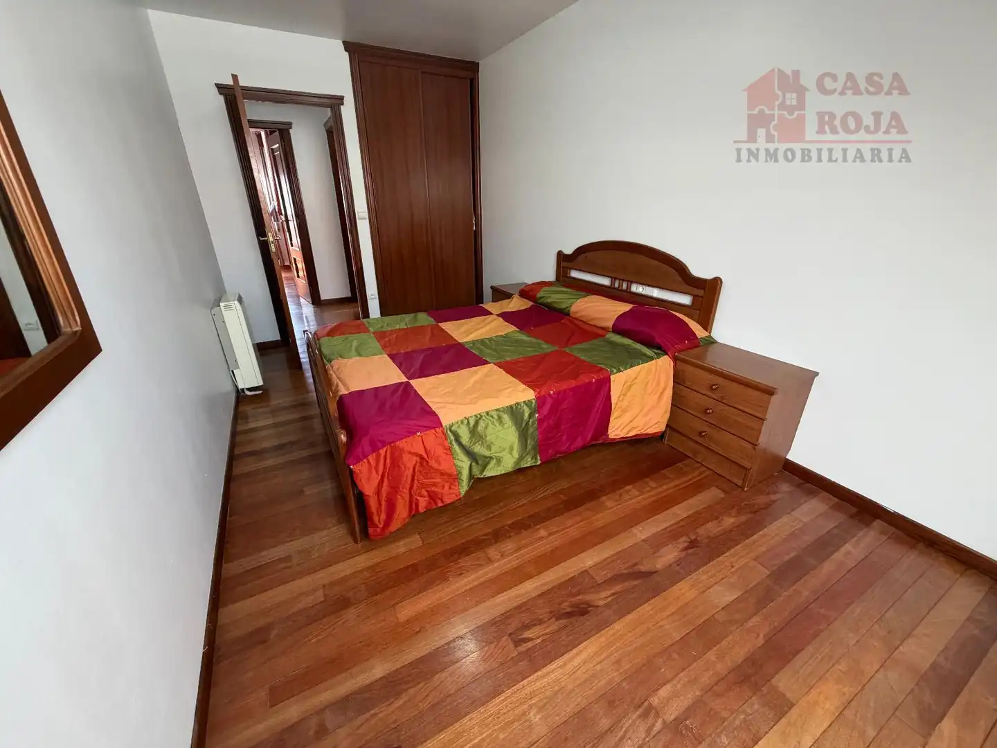 Schlafzimmer von Dachboden zum Verkauf in Cangas  mit Heizung, Parkett und Abstellraum