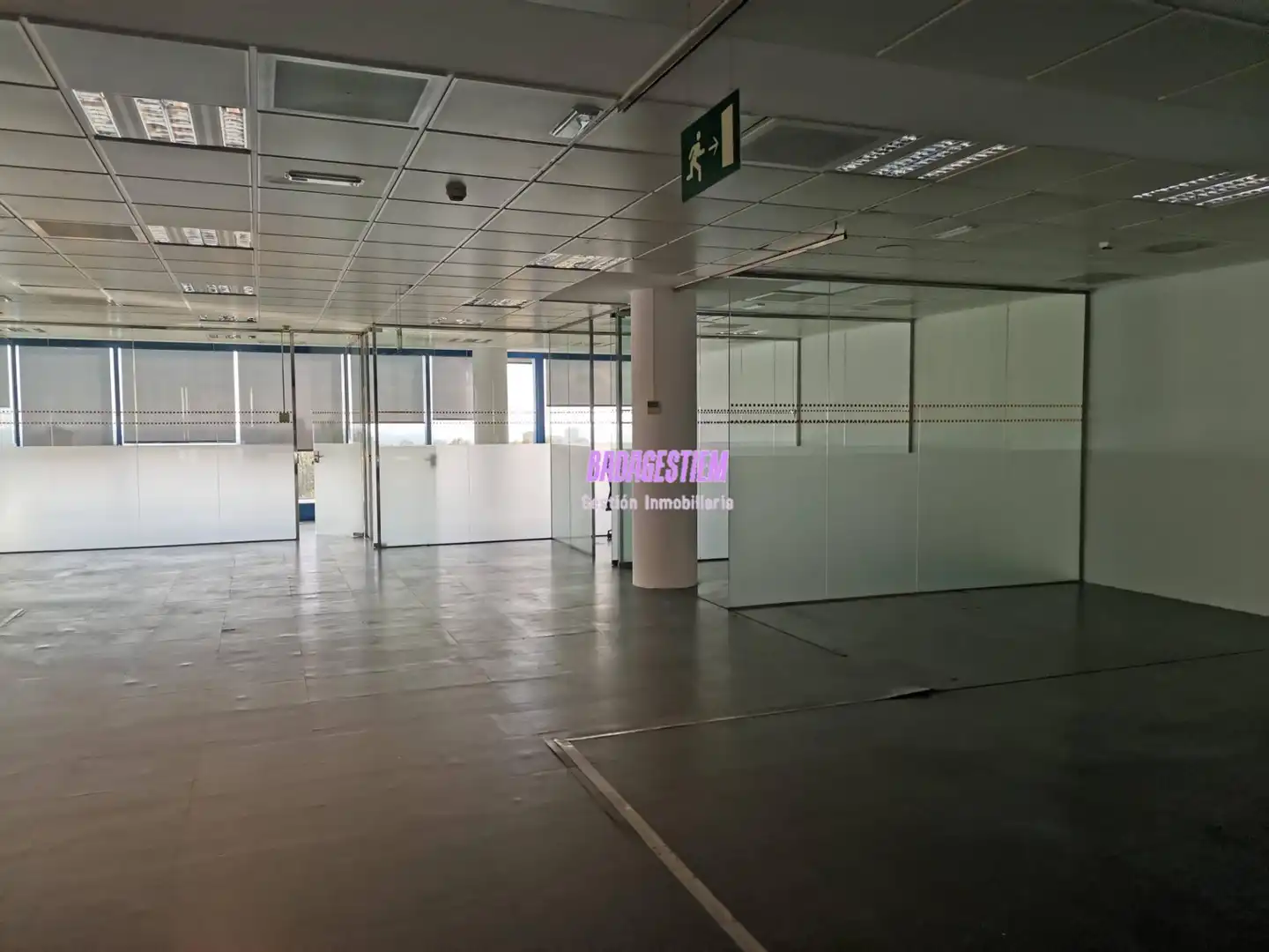 Oficina de alquiler en Badalona
