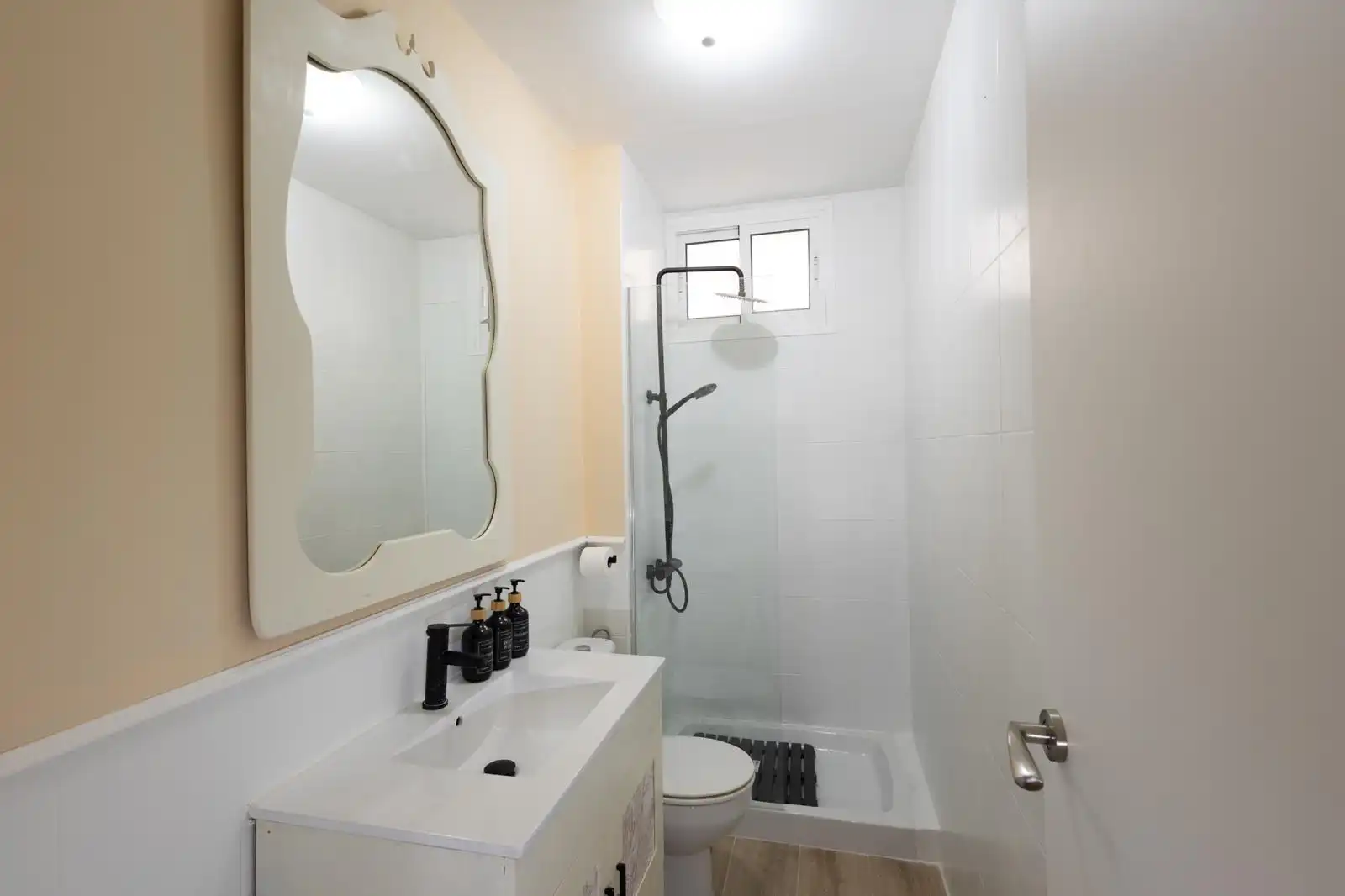 Bathroom of Apartments for rent in Algeciras  with Private garden, Terrace and Furnished