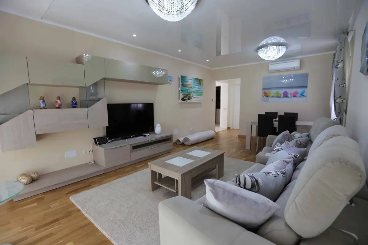 Chalet con piscina en venta en Avenida Mar Mediterráneo 1, imagen 3