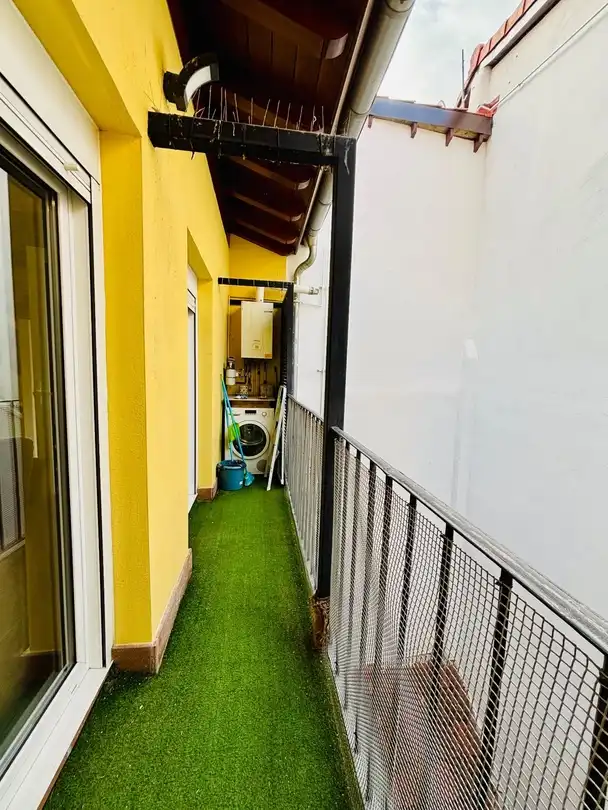 Terrassa de Dúplex en venda en  Pamplona / Iruña amb Calefacció, Moblat i Balcó