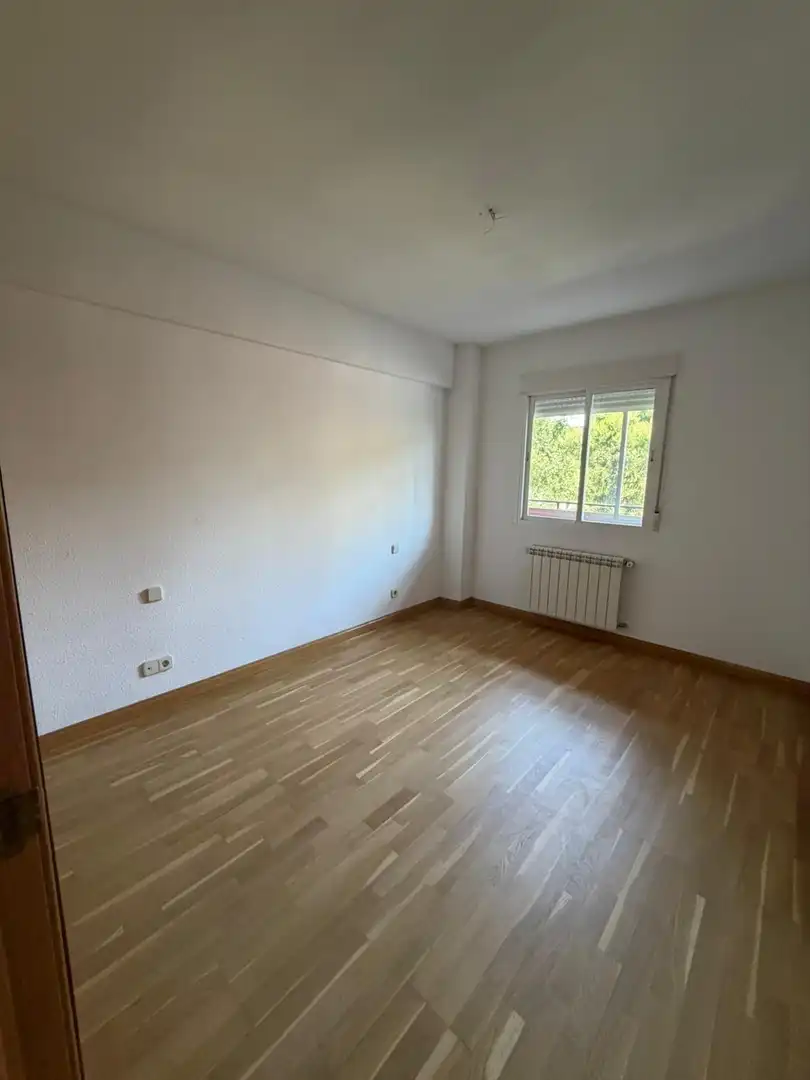 Bedroom of Flat for rent in Madrid  with Heating