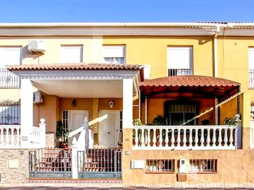 House with balcony for sale in Avenida De Campillo Del Rio