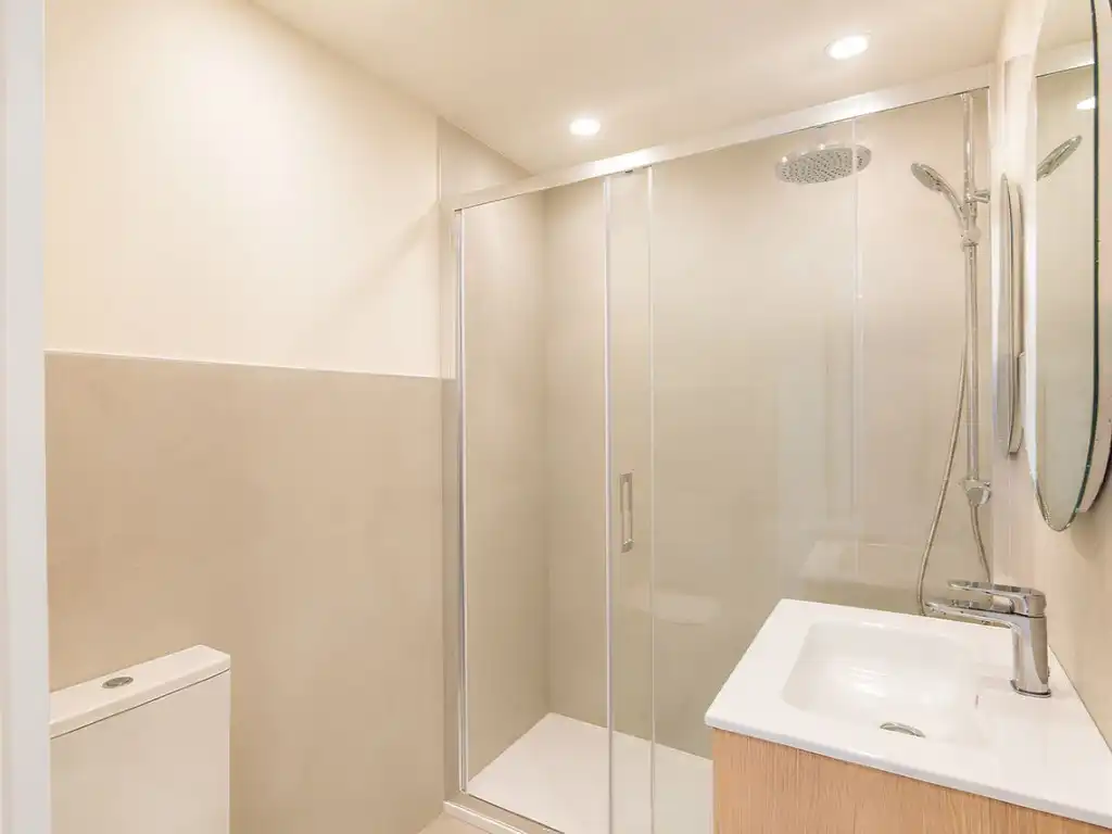 Bathroom of Flat for sale in Fuengirola  with Air Conditioner, Terrace and Swimming Pool