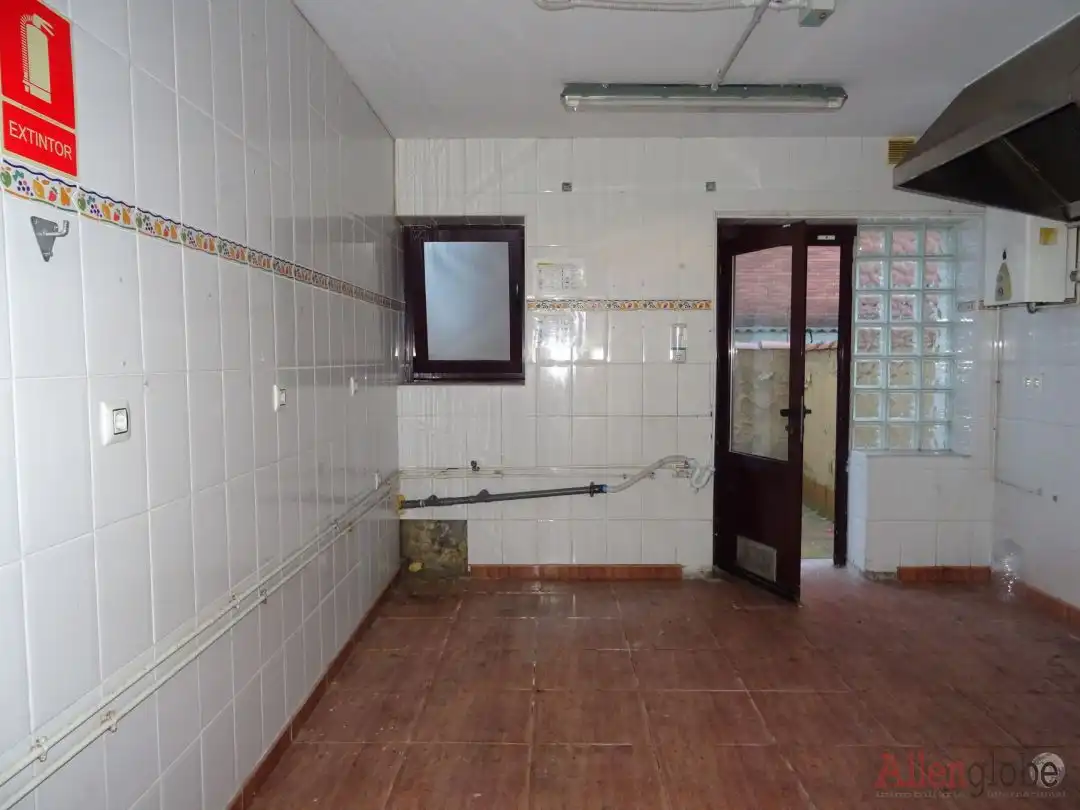 Cocina de Local en venta en Oviedo 