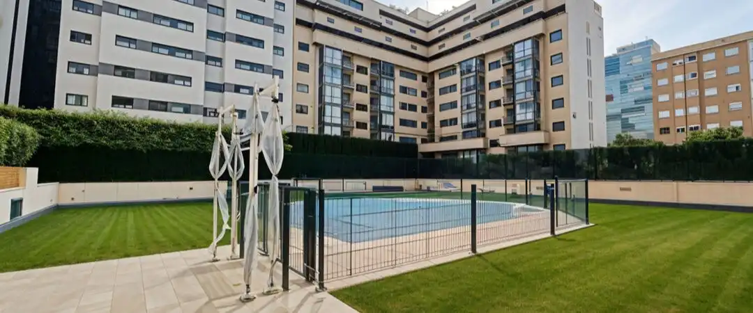Swimming pool of Flat for rent in  Madrid Capital  with Air Conditioner, Heating and Storage room