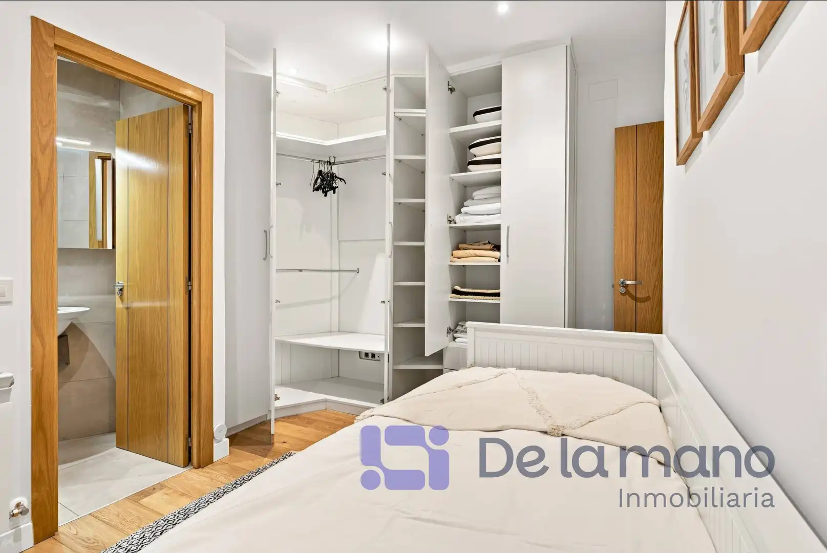 Bedroom of Flat for rent in Madrid  with Air Conditioner, Heating and Furnished