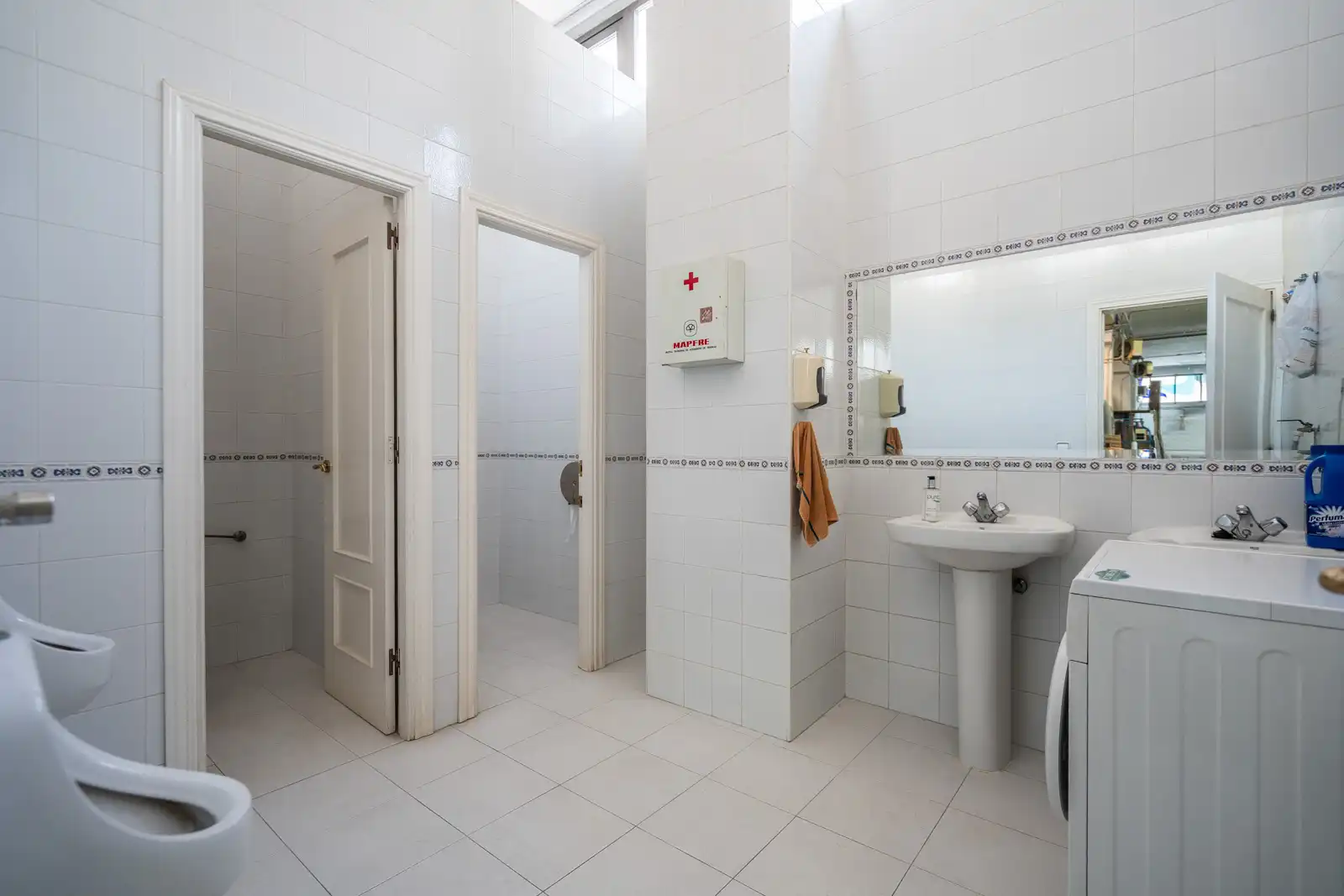 Badezimmer von Fabrikhallen zur Miete in Móstoles