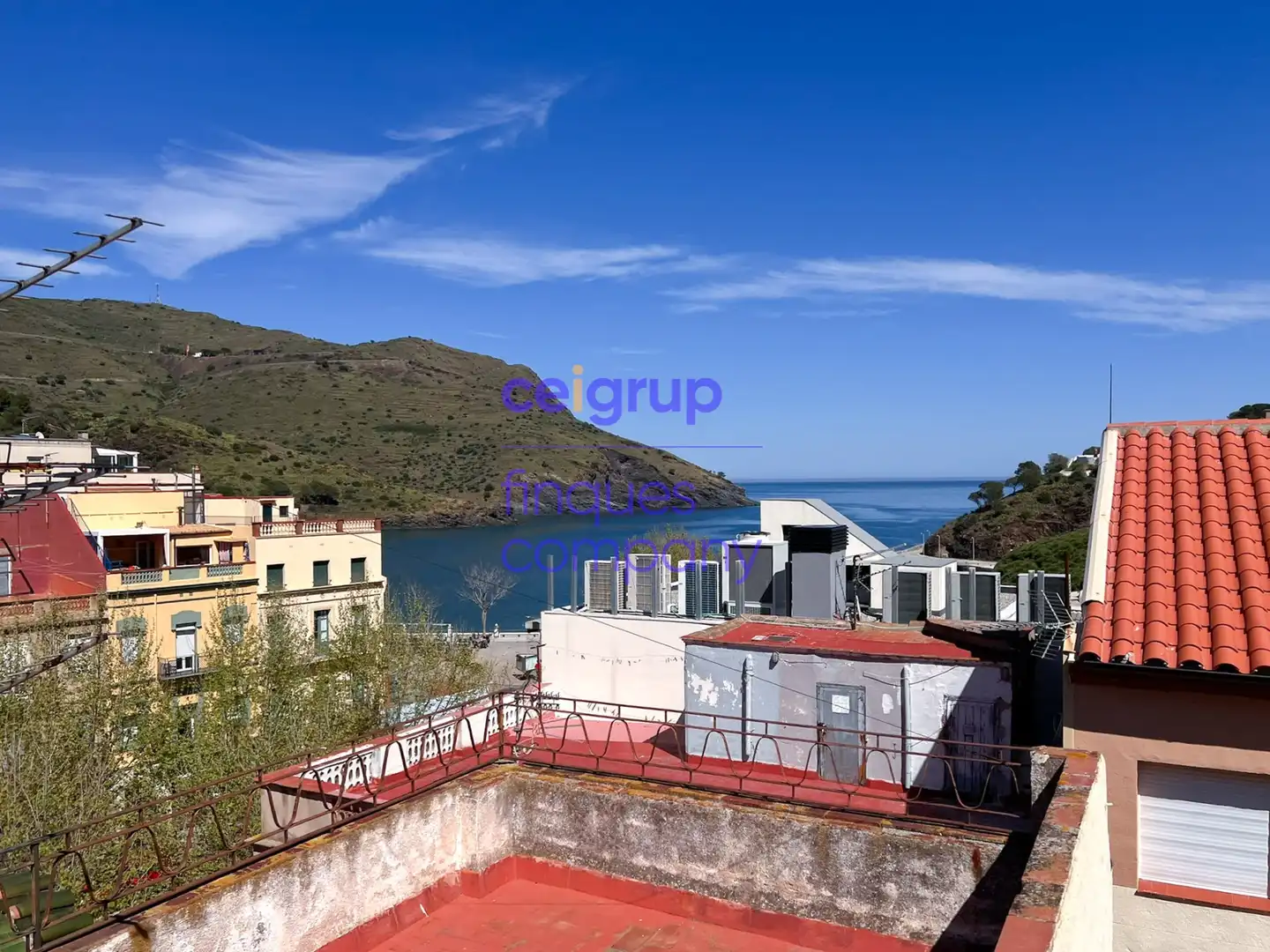 Außenansicht von Dachboden zum Verkauf in Portbou mit Terrasse, Abstellraum und Möbliert