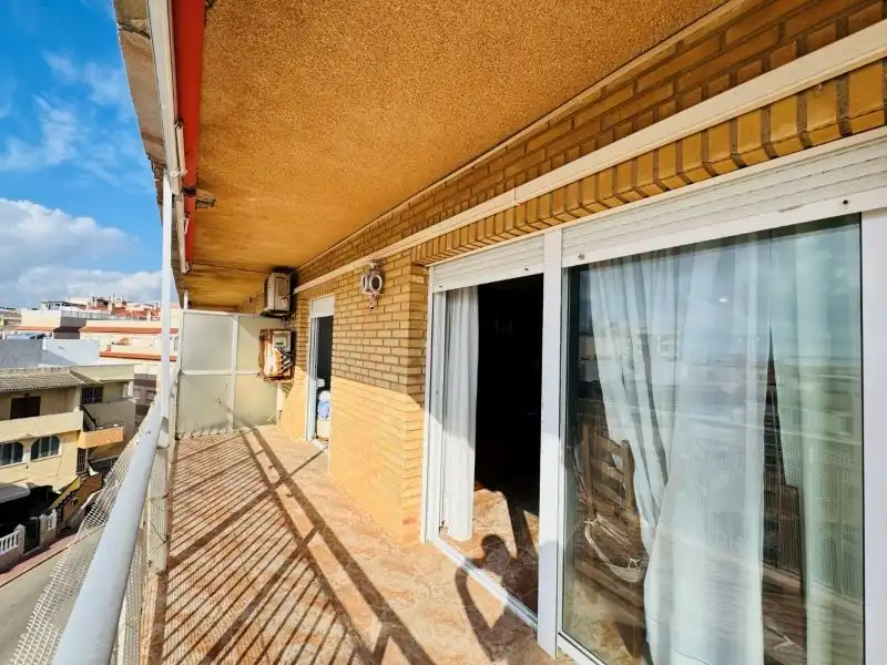 Vista exterior de Pis en venda en Torrevieja amb Terrassa, Traster i Moblat