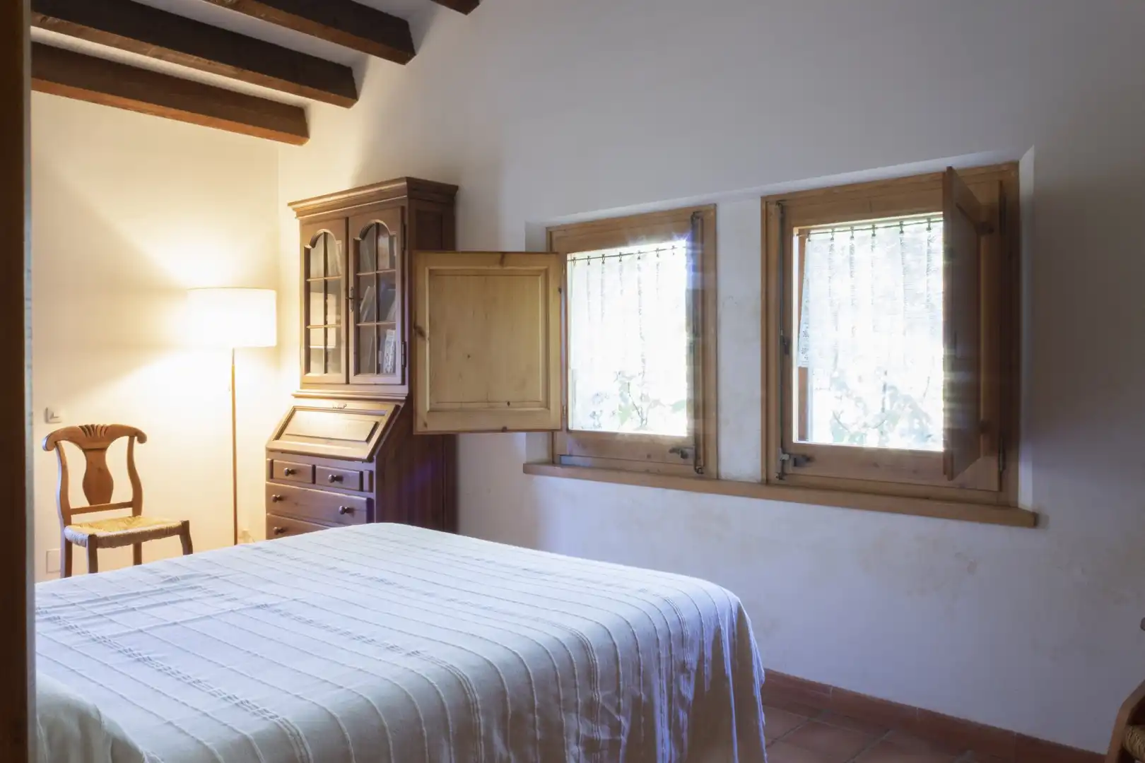 Dormitori de Finca rústica en venda en Cabanelles amb Calefacció, Terrassa i Moblat