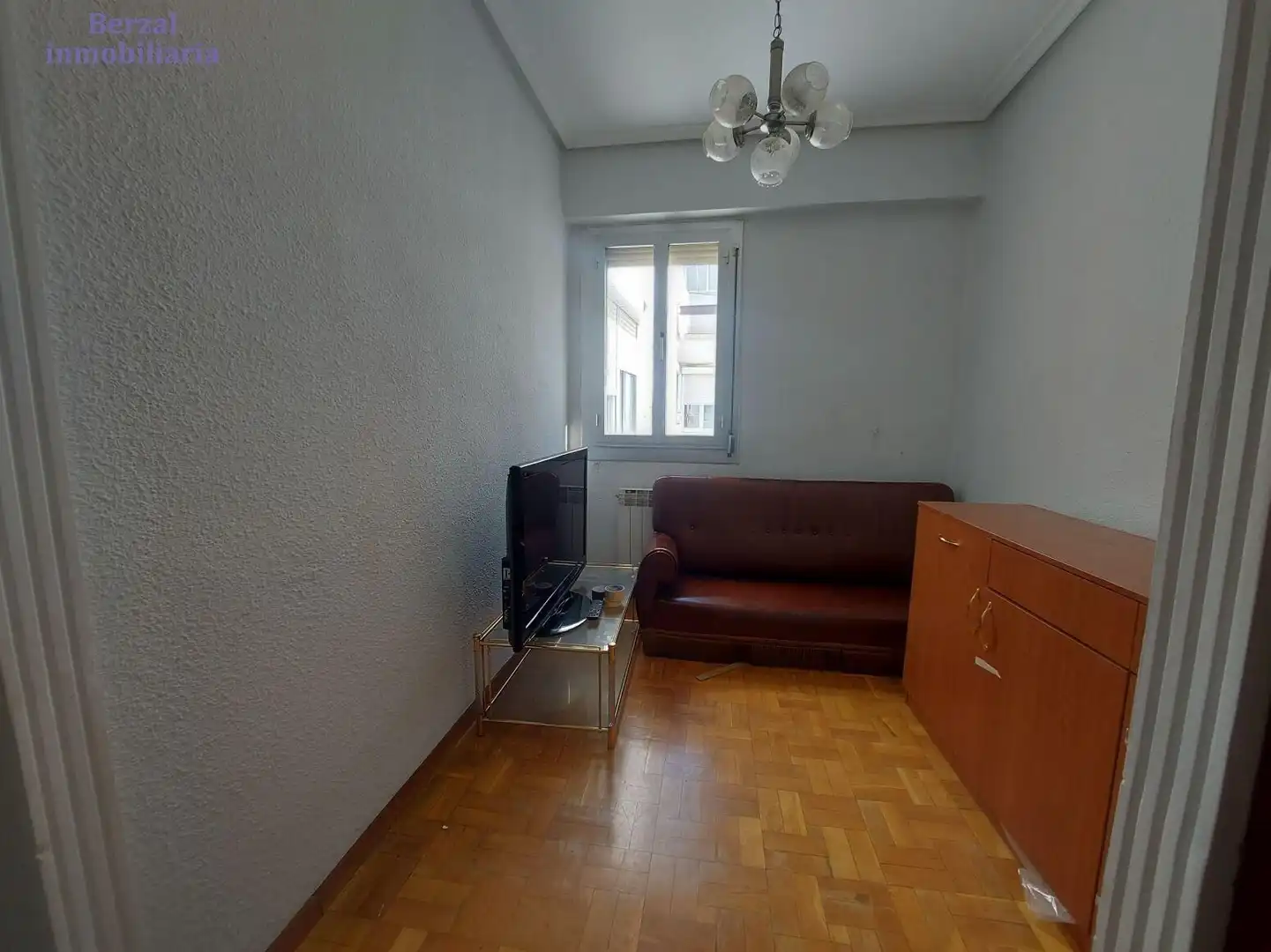 Sala d'estar de Pis en venda en  Logroño amb Calefacció, Terrassa i Balcó