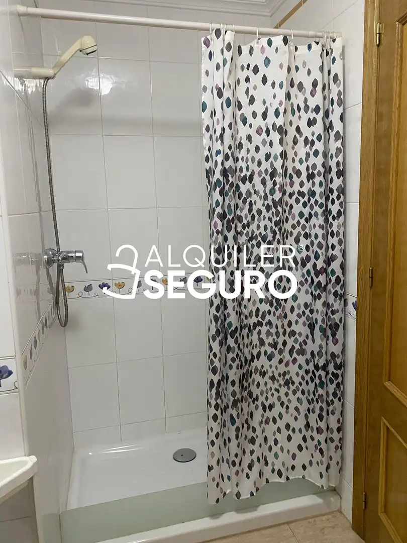 Baño de Piso de alquiler en Murcia con Aire acondicionado y Amueblado