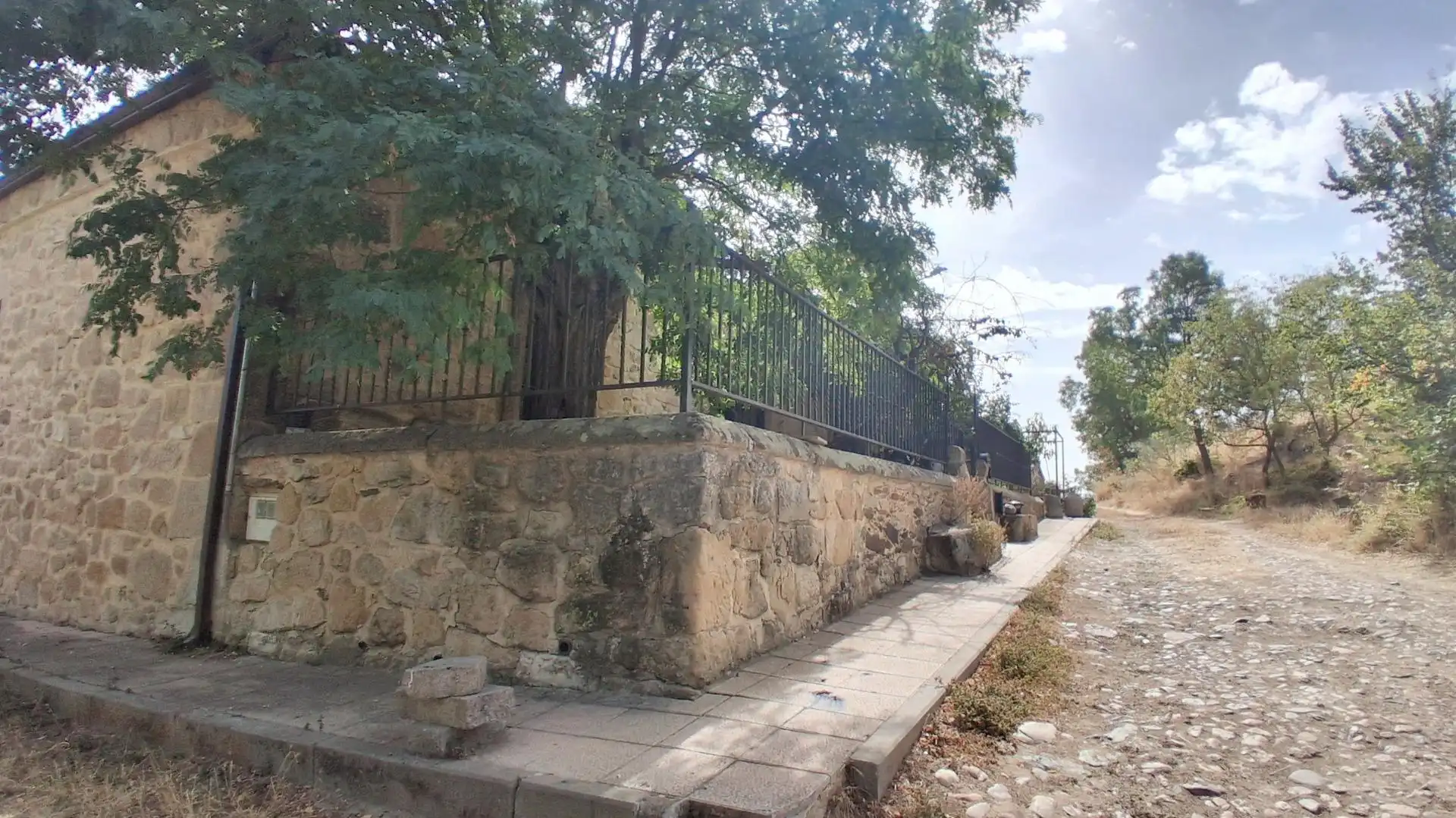 Vista exterior de Casa o xalet en venda en Doñinos de Salamanca amb Piscina comunitària