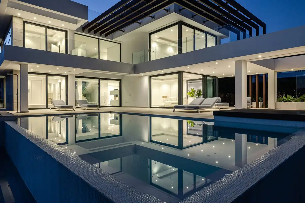 Piscina de Casa o chalet de alquiler con opción a compra en Estepona con Aire acondicionado, Calefacción y Jardín privado