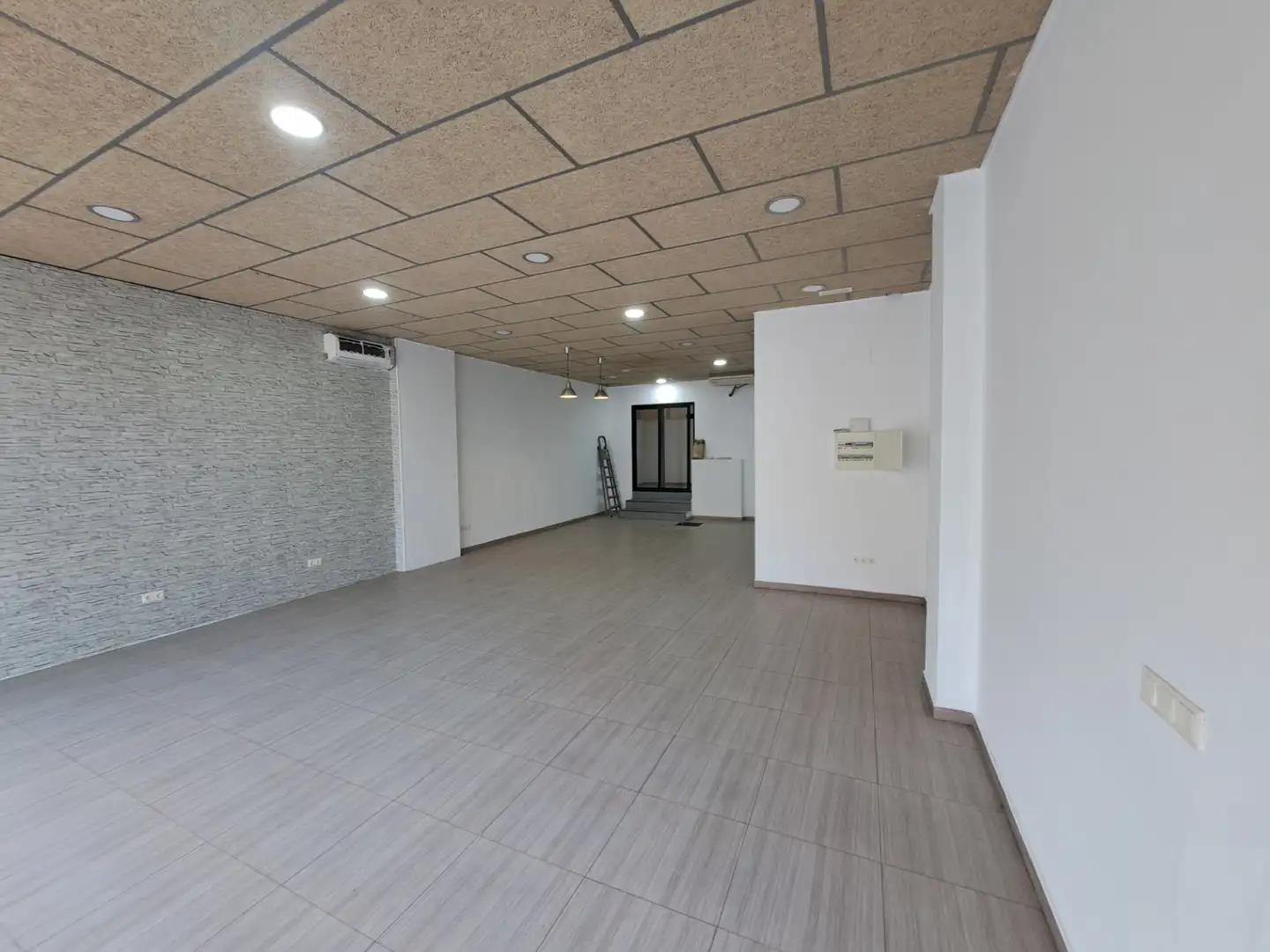 Locale commerciale in affitto a Tordera pueblo