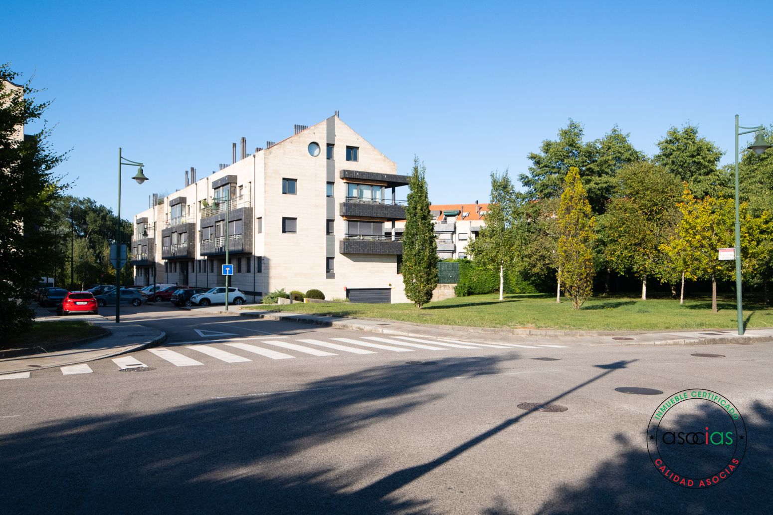 Vista exterior de Pis en venda en Gijón  amb Calefacció, Jardí privat i Terrassa