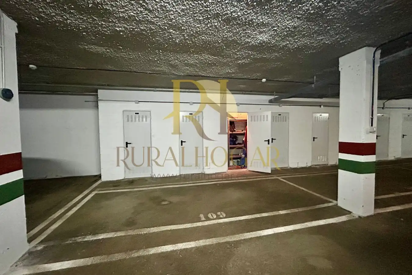 Aparcament de Apartament en venda en Puebla de Lillo amb Calefacció, Traster i Moblat