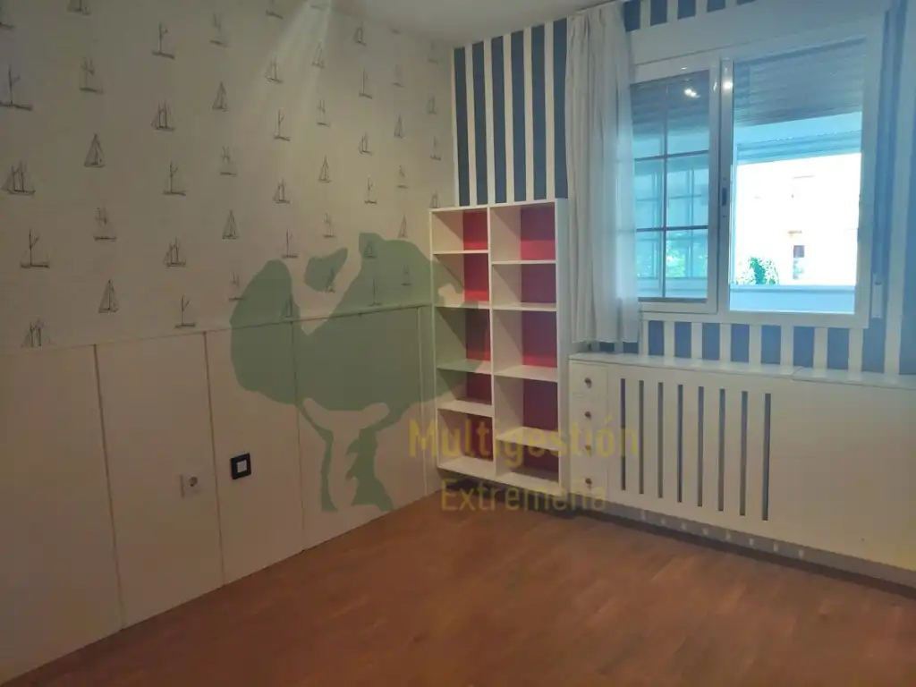 Habitación de Piso en venta en Cáceres con Aire acondicionado, Jardín privado y Piscina comunitaria