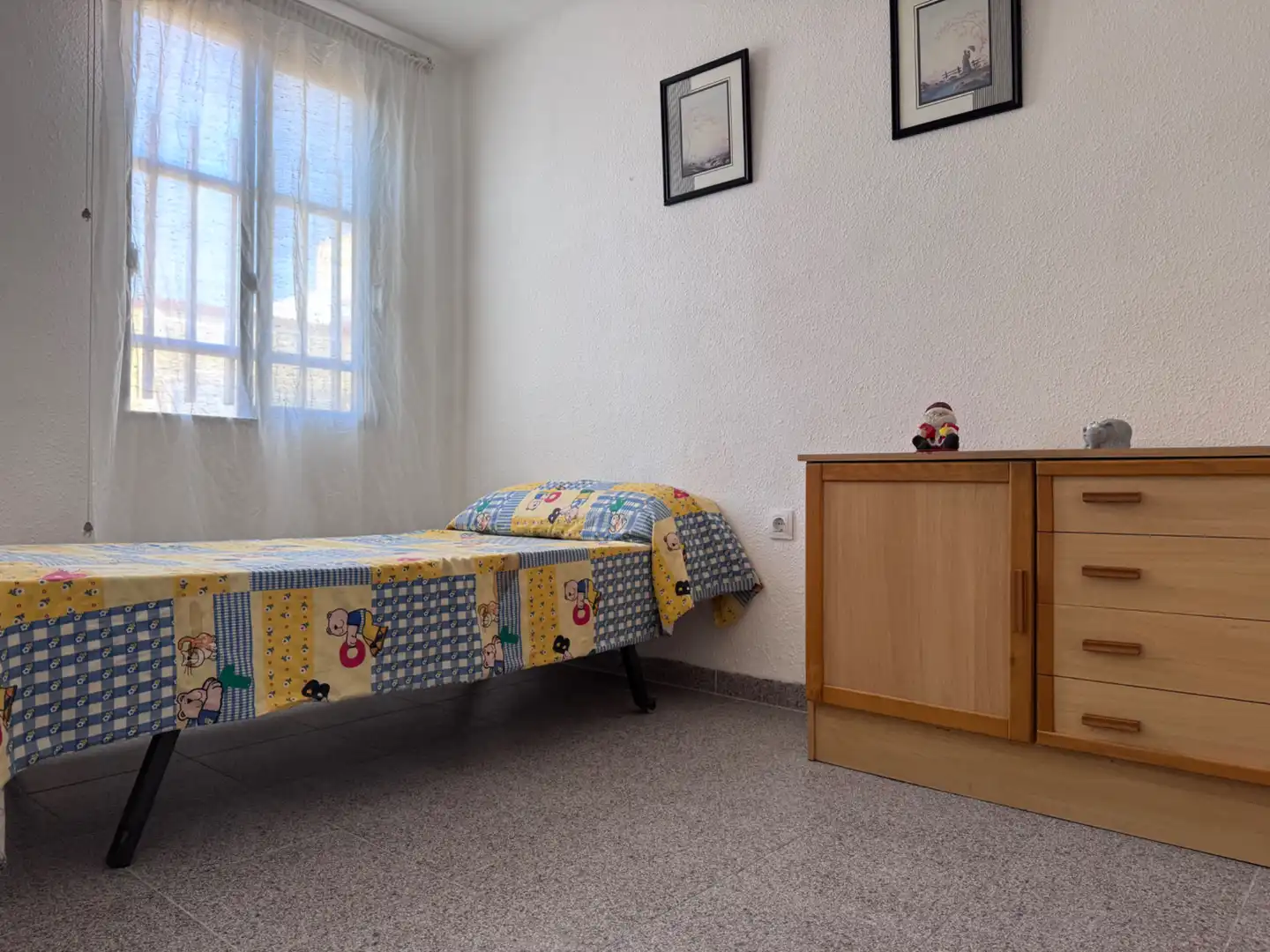 Habitación de Piso en venta en Castellón de la Plana / Castelló de la Plana con Jardín privado, Amueblado y Balcón