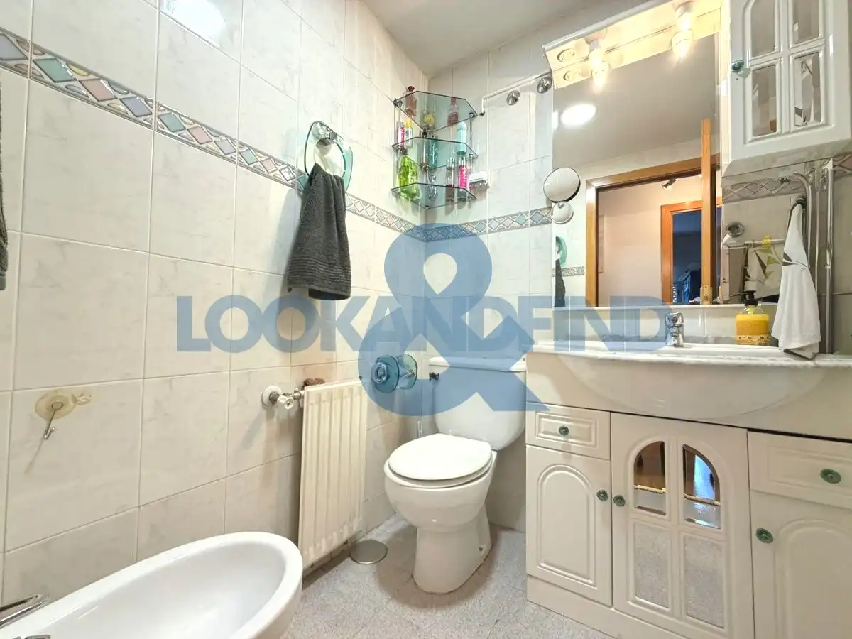 Baño de Piso en venta en Alcalá de Henares con Aire acondicionado, Calefacción y Terraza