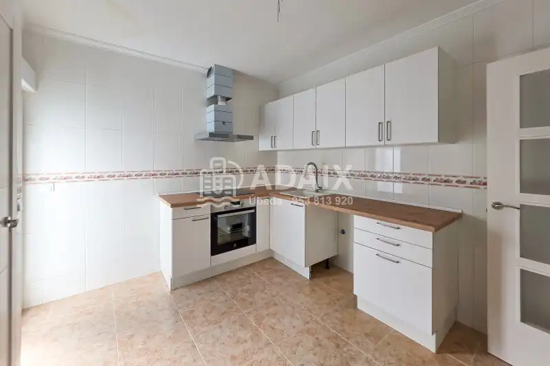 Küche von Wohnung zum Verkauf in Úbeda mit Balkon