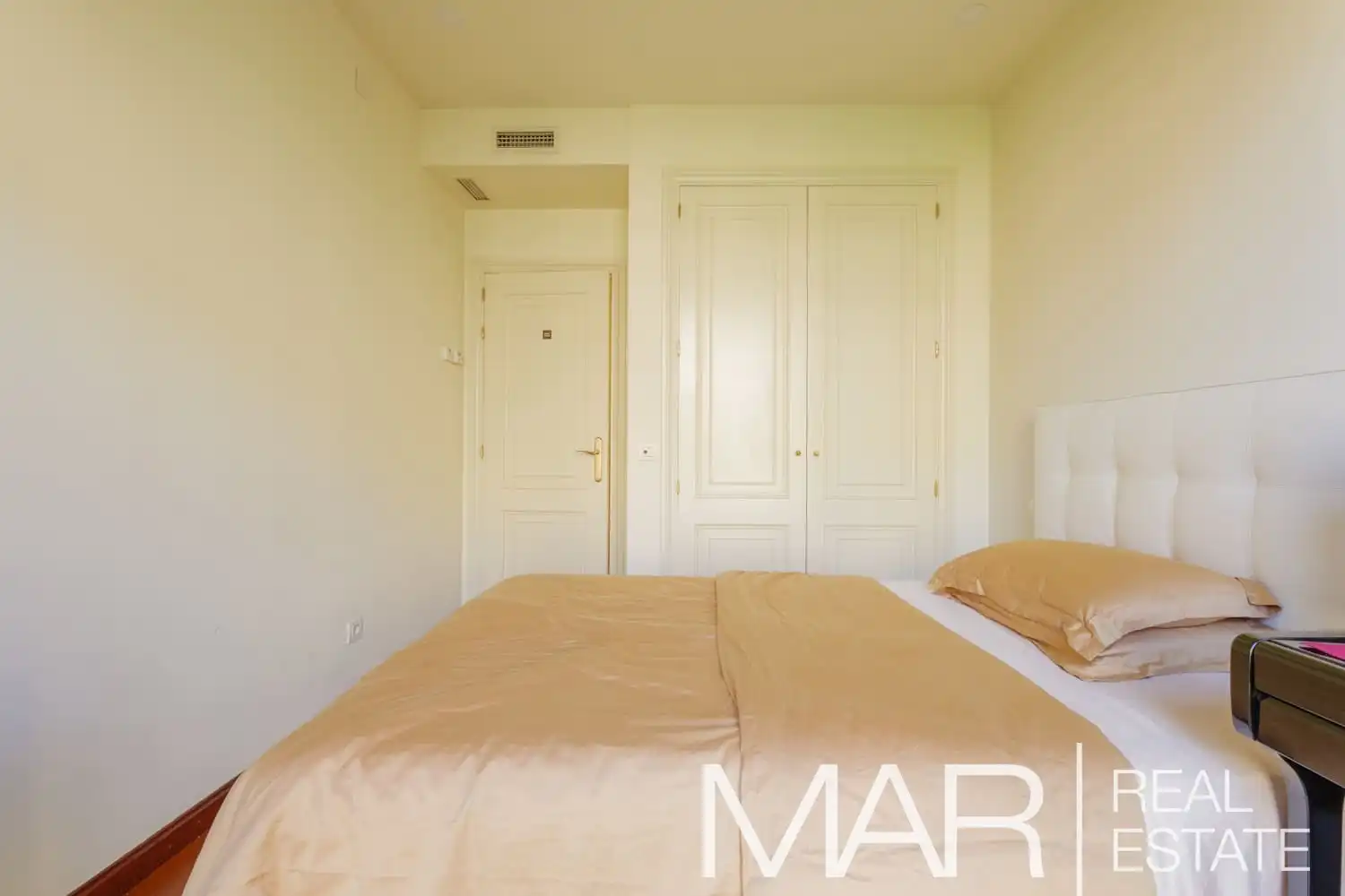 Flat for sale in Calle Nogales, Acacias