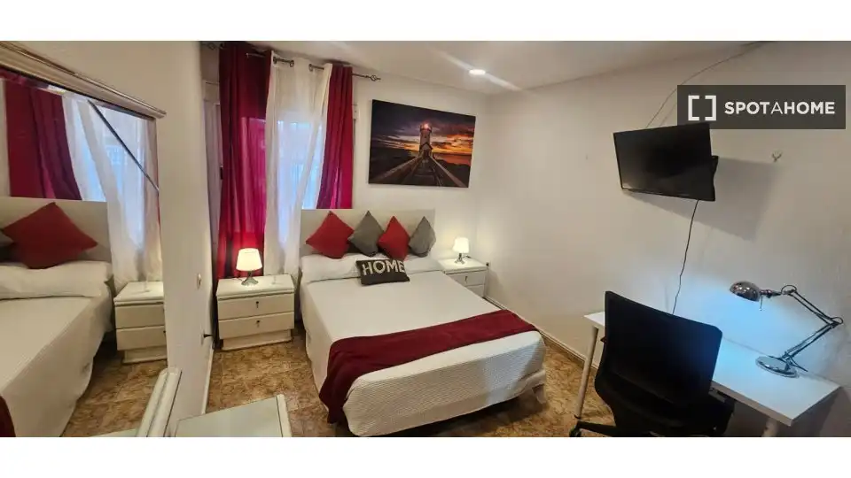 Bedroom of Flat for rent in Madrid  with Air Conditioner, Heating and Furnished