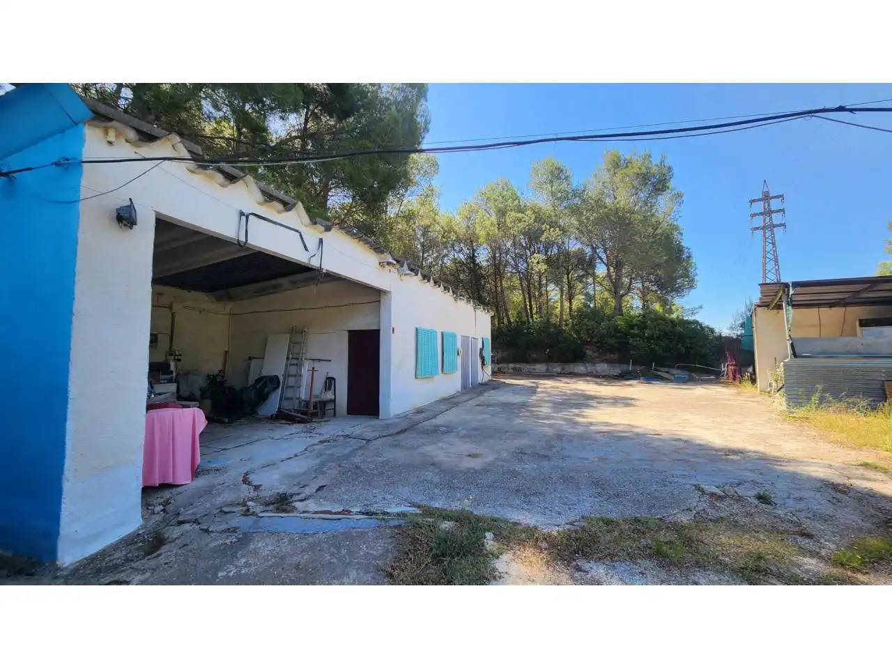 Vista exterior de Casa o xalet en venda en Rubí amb Calefacció, Jardí privat i Parquet