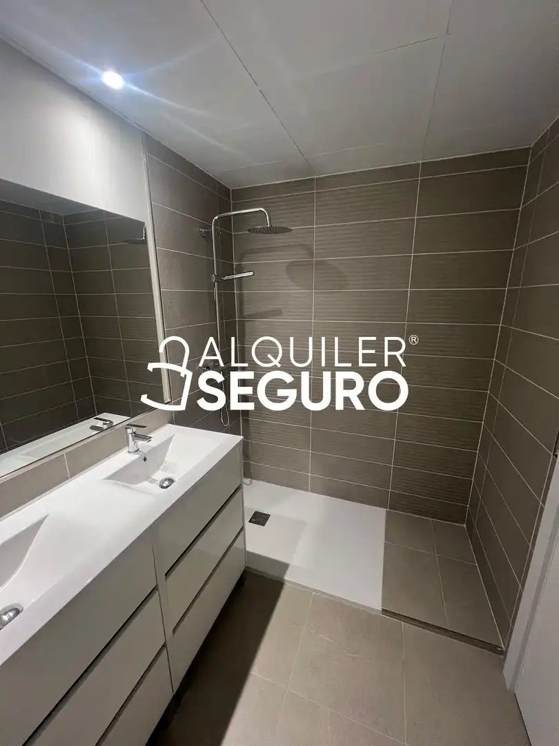 Bany de Pis de lloguer en Barajas
