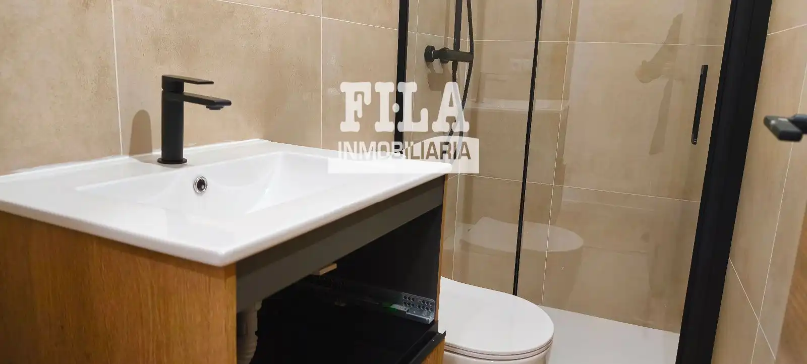Baño de Casa o chalet en venta en El Vendrell con Calefacción, Terraza y Alarma