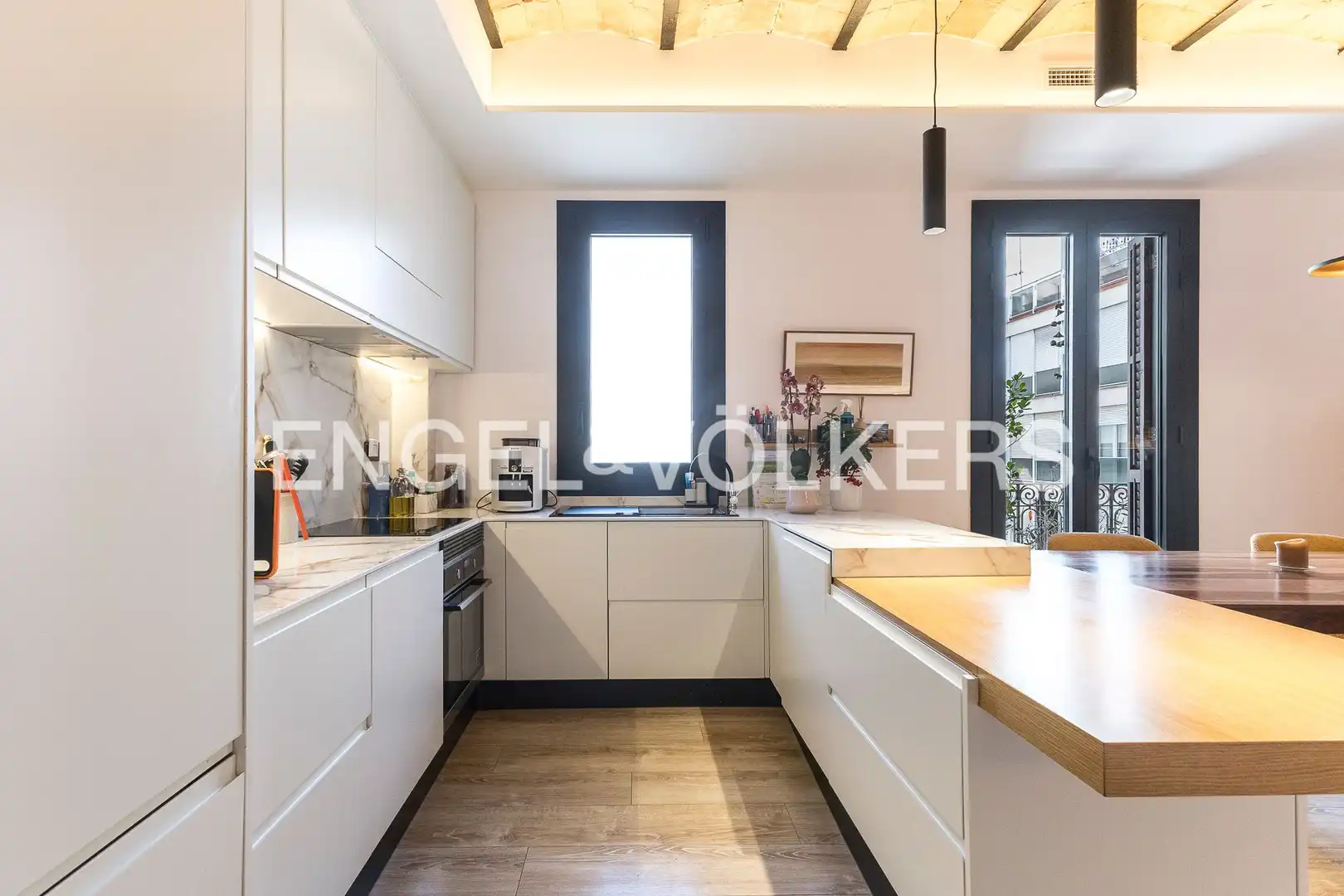 Kitchen of Flat for sale in Barcelona  with Air Conditioner, Heating and Balcony