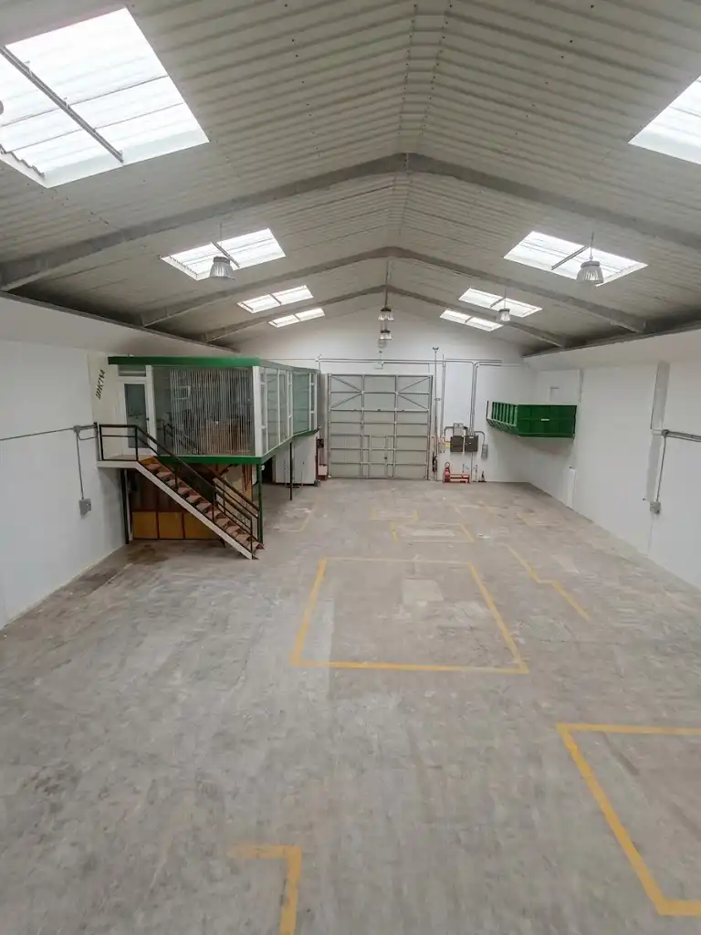 Fabrikhallen zur Miete in Polígono Roces Industrial, Porceyo
