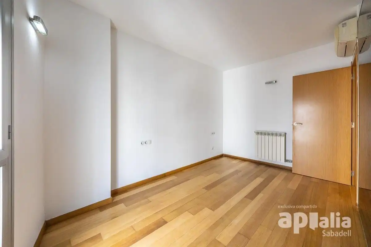 Schlafzimmer von Wohnung zum Verkauf in Sabadell mit Heizung und Abstellraum
